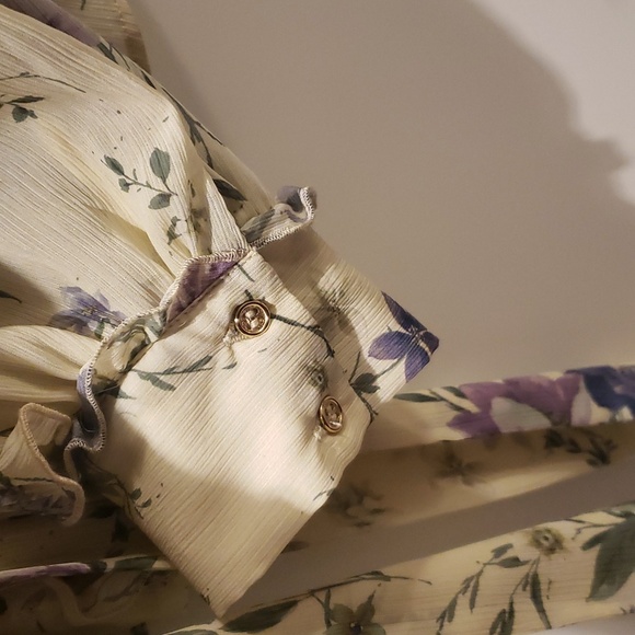 Ruffled Blouse - M - Picture 6 of 8